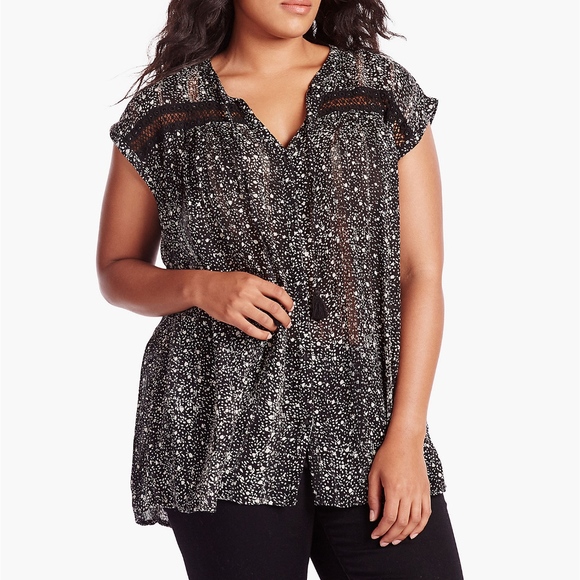 Lucky Brand Tops - 🎉HOST PICK🎊 Lucky Brand Floral Inset Top 3x!!!!!